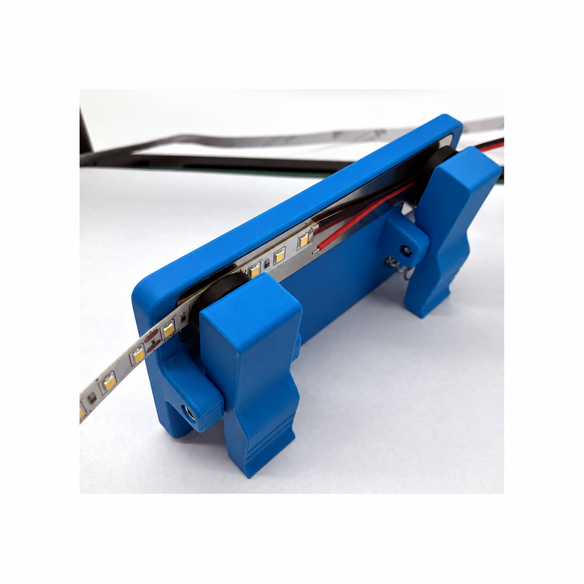 A1 case 2 · Затискач-підставка для пайки плат PCB з LED підсвіткою LJ035 · 3